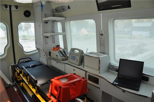 佛冈县救护车内部